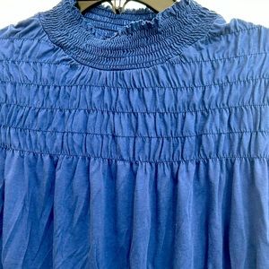 Light weight Sundance long sleeve royal blue top. Size Xl